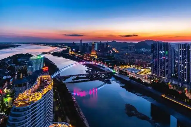 丹东旅游攻略_丹东常年降水分布特征_丹东最佳观赏地